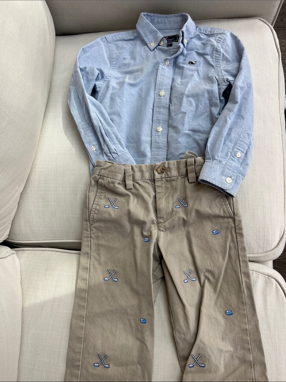 Vineyard Vines Light Blue Button-Down Shirt with Khaki Golf-Embroidered Pants